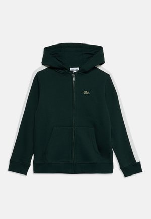 Sweat à capuche zippé vert foncé avec poches avant et petit logo crocodile brodé sur la poitrine gauche.