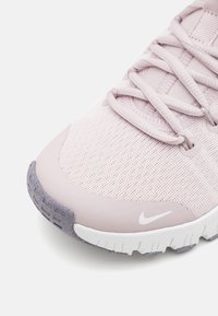 Nike Performance Scarpe da allenamento - purple