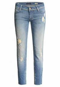Světle modré džíny s úzkým střihem, s ošoupanými skvrnami na kolenou, třepeným lemem a jemným vyblednutím po celém látkovém povrchu.