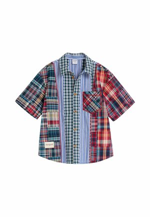 Kortærmet skjorte med knapper og patchwork-design med flerfarvede ternede og stribede mønstre, forlommer og træknapper.