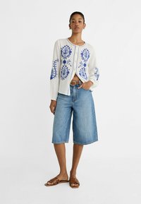 Stradivarius EMBROIDERED  - Camicetta - blue