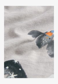 No seleccionado, grey ghost