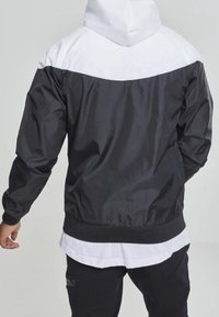 Urban Classics Tunn jacka - black