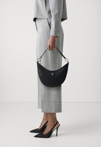 Tommy Hilfiger MONOTYPE SHOULDER BAG - Ručna torba - space blue