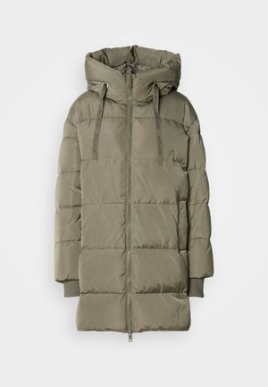 Doudoune vert olive avec un col montant, fermeture éclair et poignets élastiques. Présente un design matelassé avec une texture lisse et brillante.