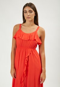 INFLUENCER FLOUNCED  - Vestido informal - lobster