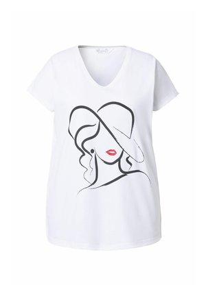 T-shirt en coton blanc avec un col en V et des manches courtes, présentant un portrait en contour noir avec des lèvres rouges et un design de chapeau.