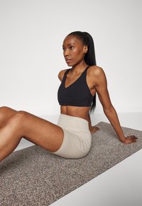 adidas Performance ALL ME ESSENTIALS SHORT LEGGINGS - Tights - beige