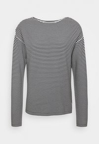 Svart och vit randig långärmad skjorta med rundad nacke, med en avslappnad passform och mjuk textur.