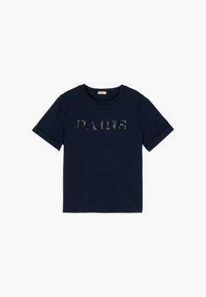 Tricou bleumarin cu mâneci scurte și mansete pliate, cu cuvântul "PARIS" scris cu mici ținte metalice pe piept.