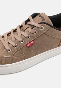 Levi's® COURTRIGHT Trainers sand