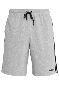 Grå sportiga shorts i mjukt material, med dragsko i midjan, svarta sidosträck och en broderad logotyp vid fållen.