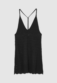 Top sans manches en crochet noir avec un décolleté en V profond et de fines bretelles formant un design en T, sur un fond gris clair.