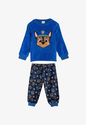 Blauw fleece pyjamapak voor kinderen met een cartoon hondengezicht op het bovenstuk en bijpassende broek met meerdere hondengezichten en pootafdrukken.