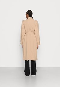 Vero Moda Gabardina - travertine