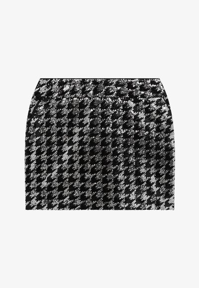 Gonna nera e argento con paillettes, caratterizzata da un motivo a pied de poule, superficie testurizzata e silhouette aderente.