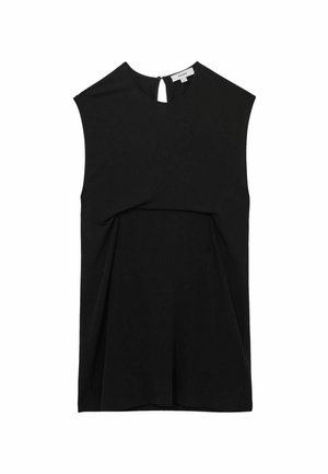 Blouse noire sans manches pour femme avec encolure ronde, fermeture boutonnée dans le dos et devant drapé superposé.