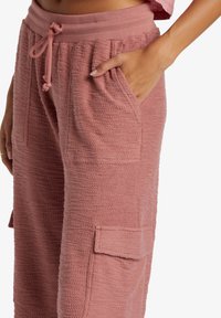 Roxy OFF THE PANT - Armijas stila bikses - ash rose