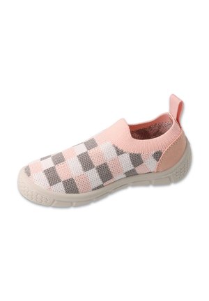 - Sneakersy niskie