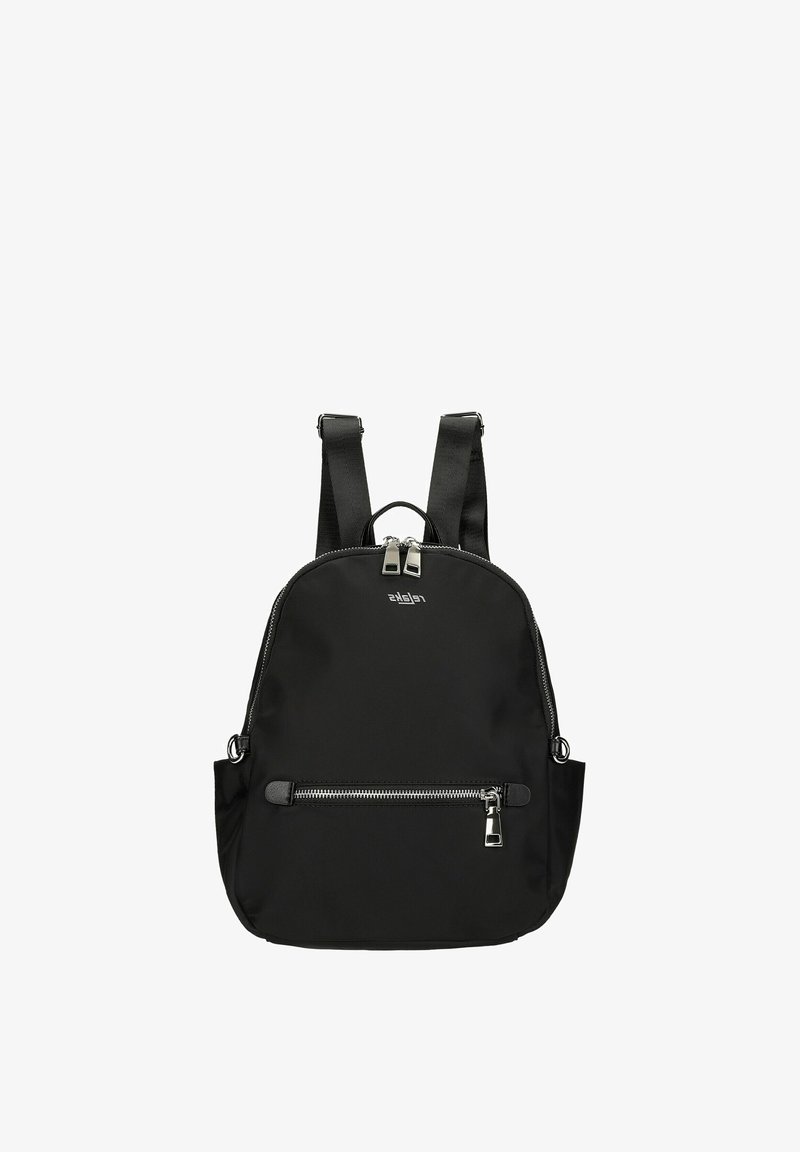 Sac à dos noir avec poche avant zippée, double fermeture éclair supérieure, bretelles ajustables et une petite boucle de poignée en haut.