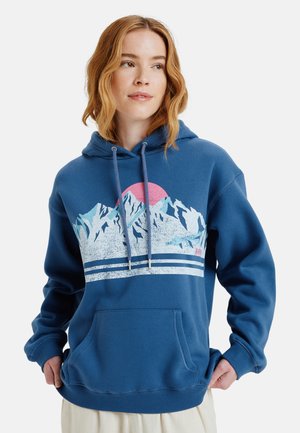 Blauwe hoodie met een graphic van bergen, een roze zon en witte strepen. Gemaakt van zachte stof met een voorzak en een verstelbare capuchon.