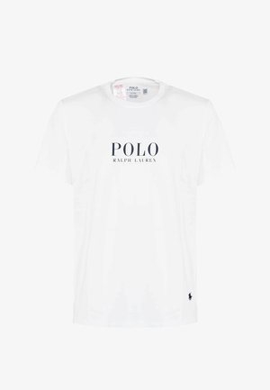 T-shirt bianca in cotone con scollatura tonda, caratterizzata da un logo "POLO RALPH LAUREN" di colore blu scuro sul petto e un piccolo emblema di un cavallo blu.
