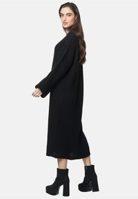 Elara Robe pull - schwarz