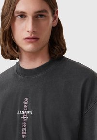 AllSaints CREW - Printtipaita - washed black