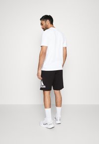 adidas Sportswear ESSENTIALS BIG LOGO FRENCH TERRY - Športové šortky - black