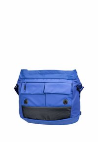 Blau und schwarze Umhängetasche mit zwei Frontklappenfächern, einem Reißverschlussfach und verstellbarem Schultergurt vor einem weißen Hintergrund.