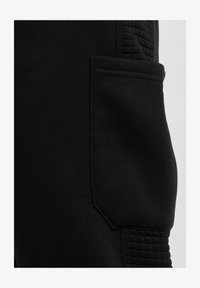 Non selezionato, black