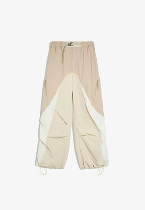 Bershka, TECHNICAL - TROUSERS - Pantalon classique - cream