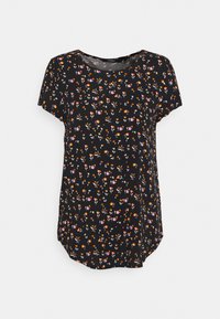 Top preto de manga curta com um padrão floral em rosa, laranja e branco. Decote redondo e um corte descontraído com uma barra ligeiramente curvada.