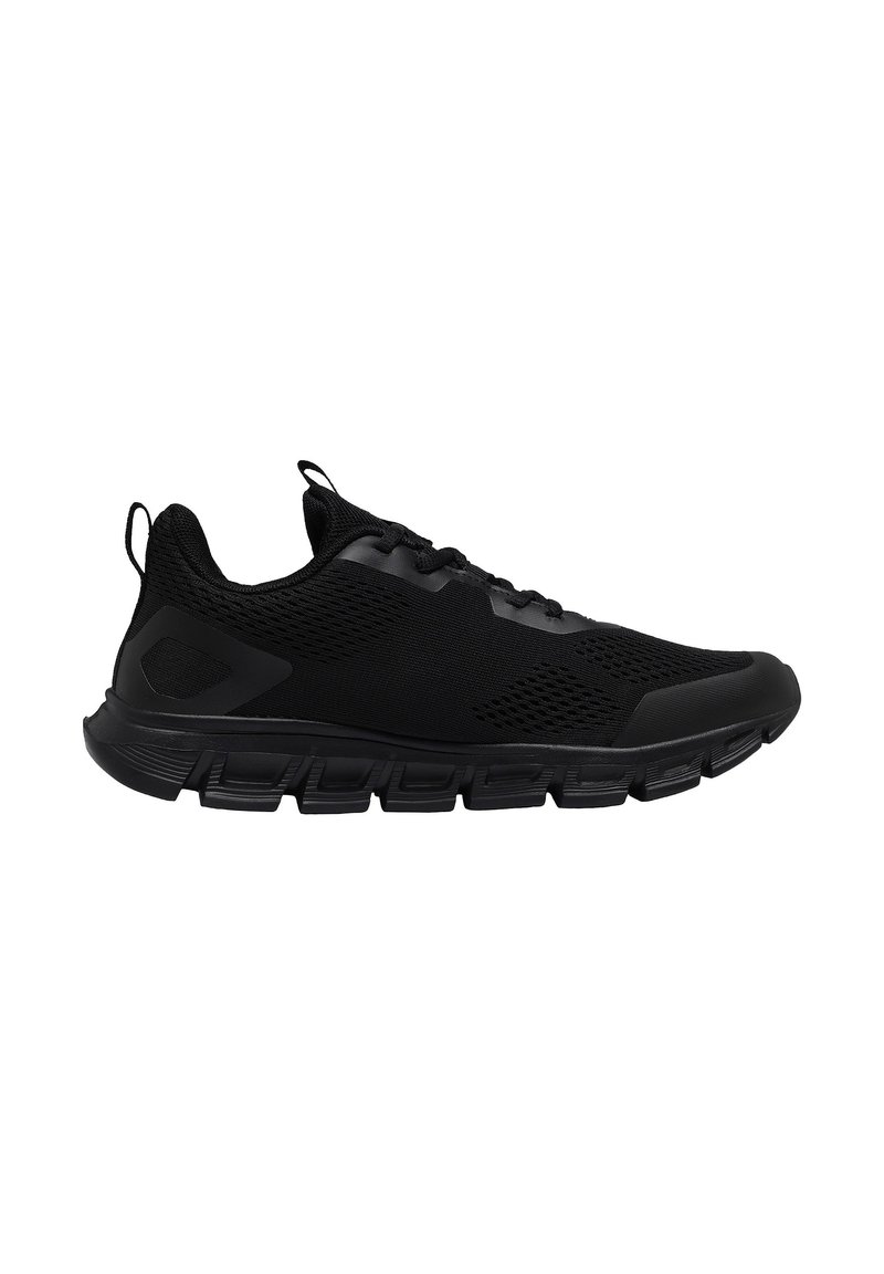 Scarpa sportiva nera con tomaia in rete traspirante e suola texturizzata, dotata di lacci e di un anello sul tallone per una facile calzata.