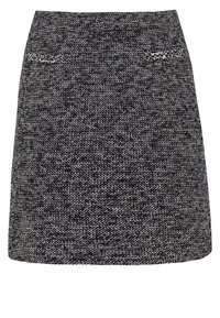 Vävd svart och vit kjol med ett texturerat mönster, med två framfickor och en rak skärning. Midja-thigh längd.