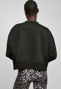 Urban Classics Pulóver - black