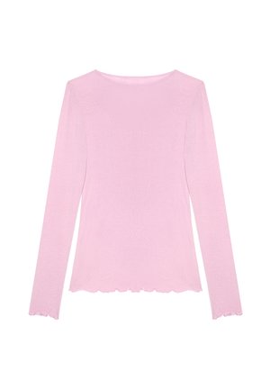 Lichtroze geribbelde top met lange mouwen en geschulpte randen aan de manchetten en zoom, met een ronde halslijn.