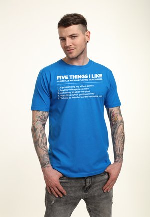 HOBBIES FIVE THINGS VIDEOGAMES - T-shirt z nadrukiem