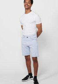 Koroshi REGULAR BERMUDA - Kratke hlače od trapera - azul   blue