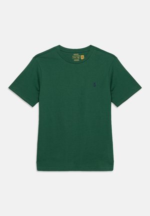 T-shirt vert à manches courtes avec col rond et petit logo sombre brodé sur le côté gauche de la poitrine.