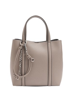 Torba typu tote z taupe skóry z podwójnymi uchwytami oraz odpinanym paskiem z detalami w postaci srebrnego łańcuszka i zapięcia.