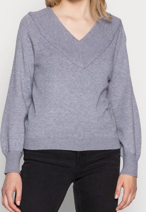Maglione grigio chiaro in maglia con scollo a V, polsini e orlo a costine, caratterizzato da una vestibilità comoda e una texture morbida. Progettato per comfort e calore.