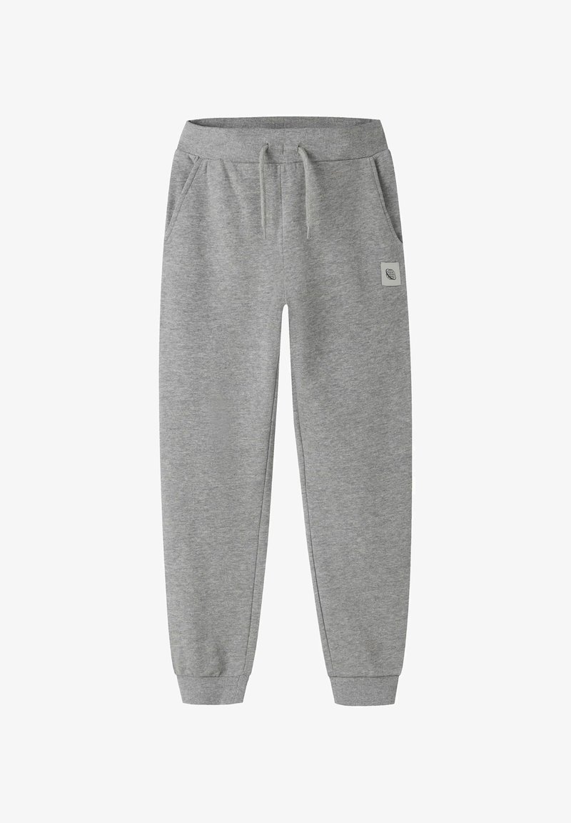 Grijze joggingsbroek van zacht materiaal, met een elastische tailleband met trekkoord, zijzakken en een klein logo-opnaad op de dij.