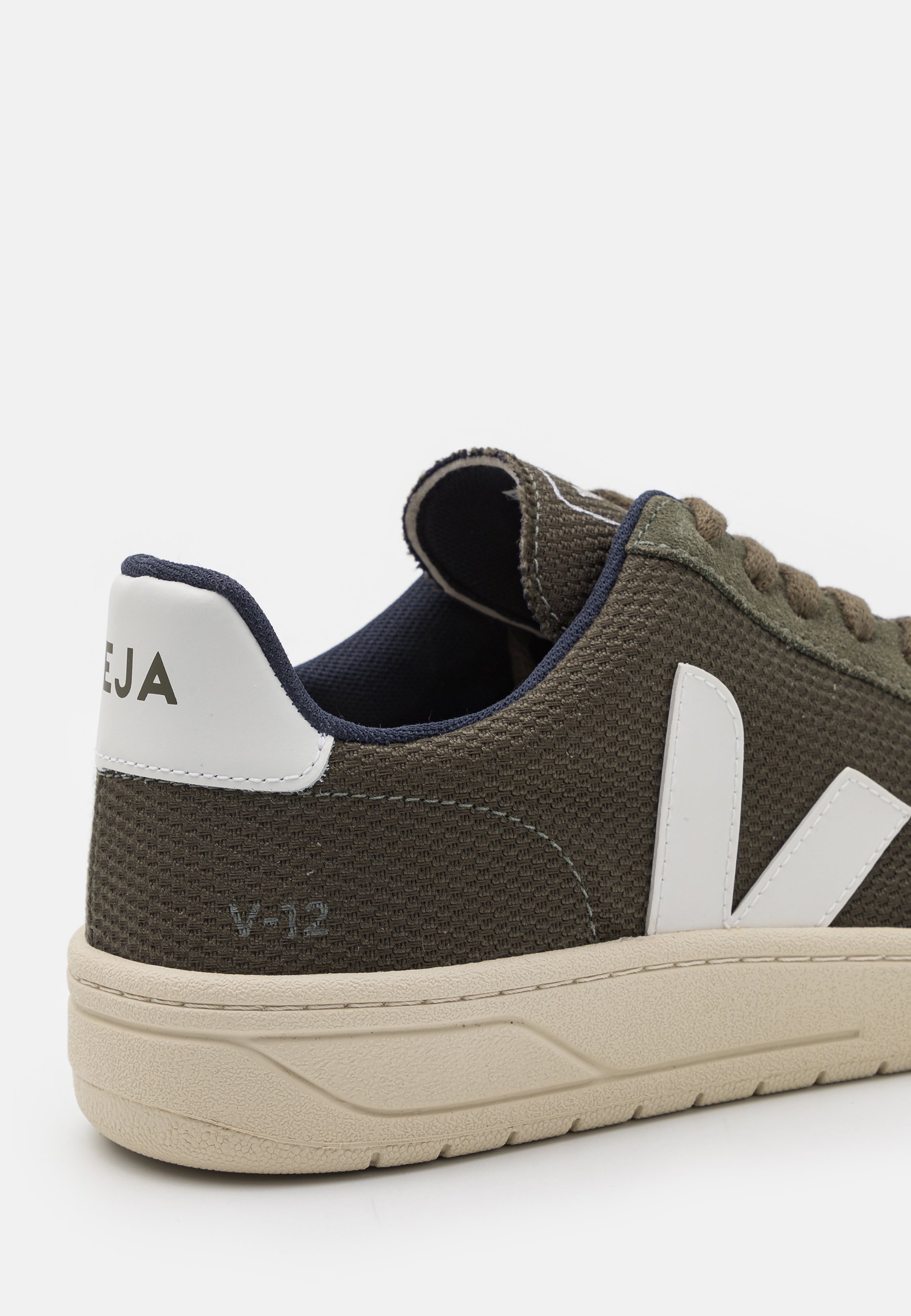 veja v12 olive
