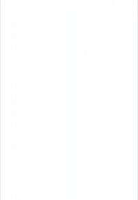 Két fiatal nő hétköznapi ruhában egy asztalnál ül, salátát eszik és turmixot iszik egy világos konyhában.