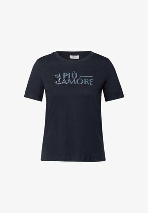 T-shirt in cotone blu navy con maniche corte, scollatura tonda e grafica "PIÙ AMORE" stampata in blu chiaro e bianco sul davanti.