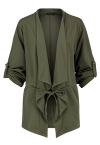 Veste olive à ouverture avant, manches retroussées, col drapé et ceinture nouée à la taille.