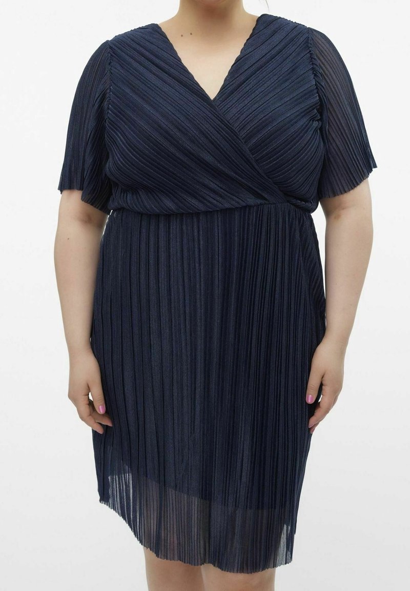 Vero Moda Curve Vapaa-ajan mekko - dark blue