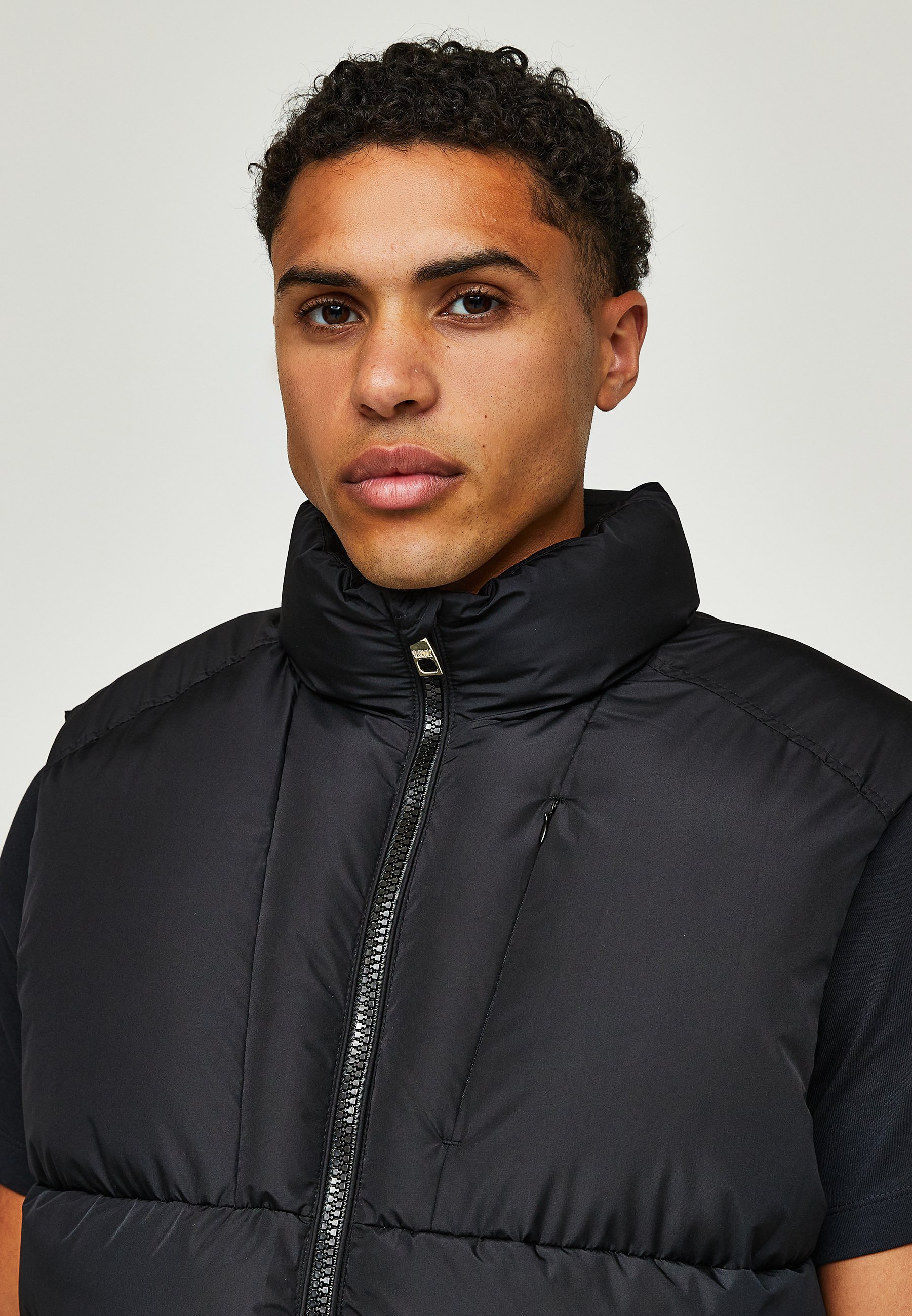 Glorious Gangsta ROMAREZ PUFFER GILET - Chaleco - jet black/negro