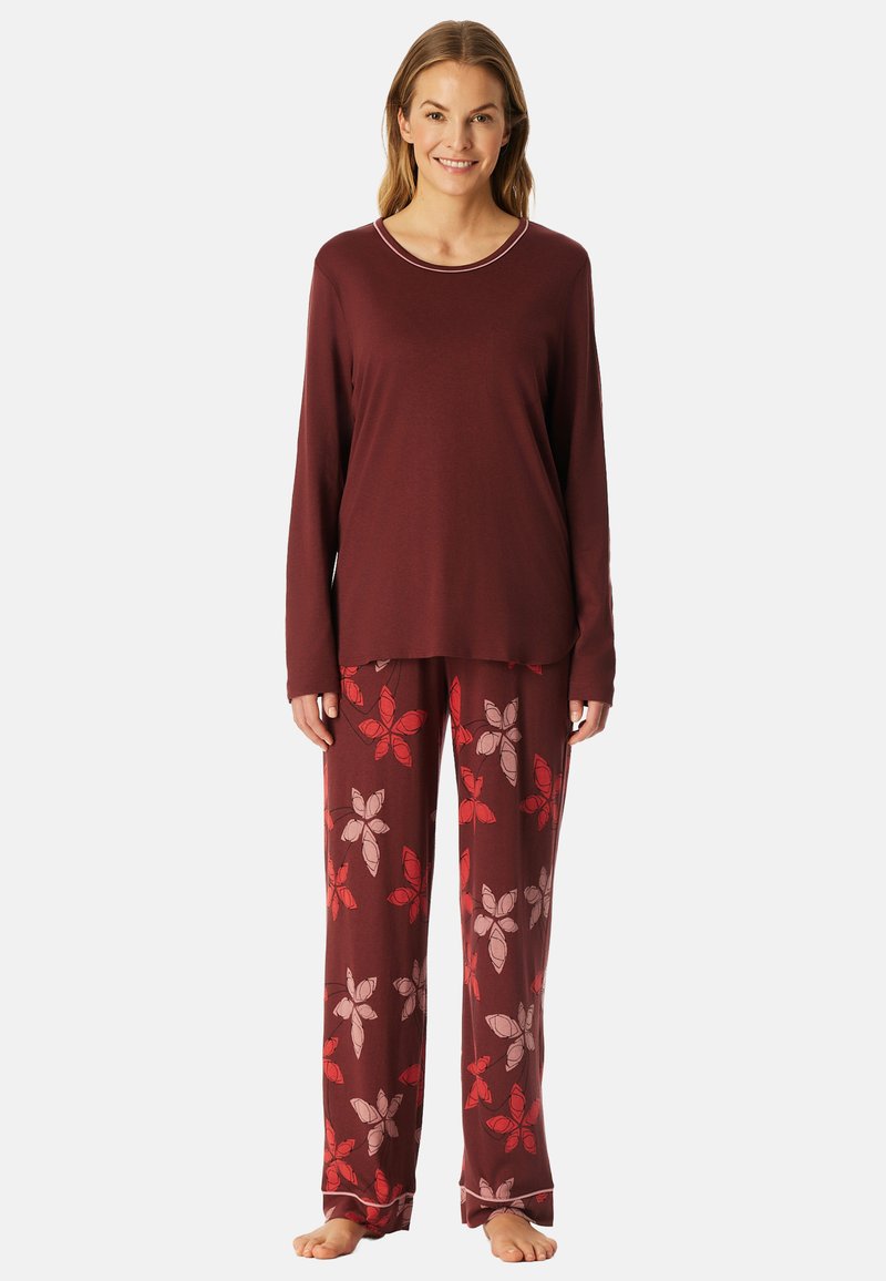 Conjunto de pijama burdeos con una parte superior de manga larga y pantalones de estampado floral en rojo y rosa claro. Tejido suave con un corte relajado y escote redondo.